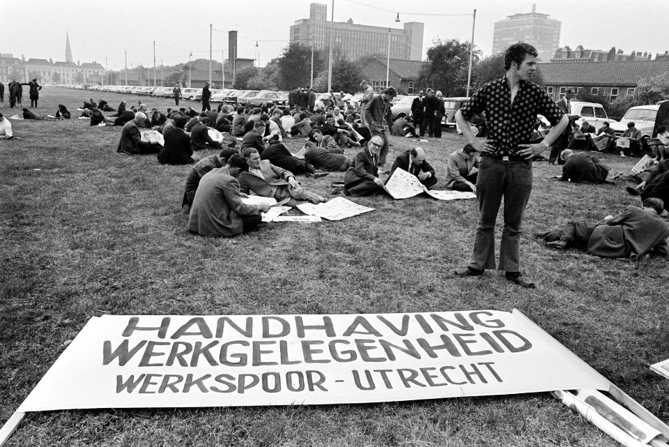 Arbeiders staken bij Werkspoor-Utrecht i.v.m. moeilijke positie van het bedrijf, Bestanddeelnr 923-5562