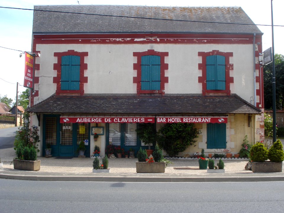 Ardentes (Indre) hôtel à Clavières (02)