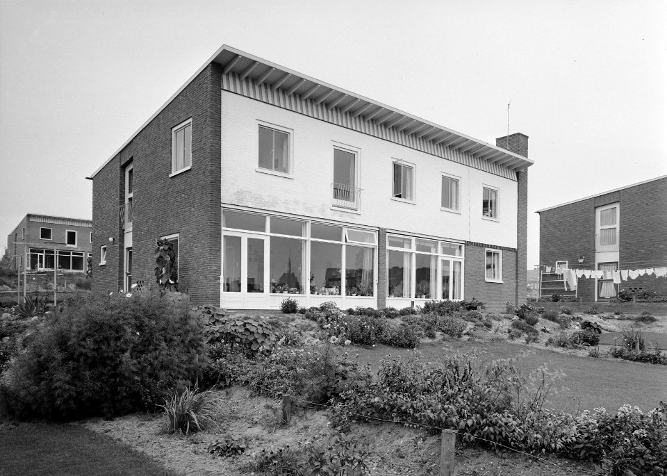 Arbeiders en opzichtershuizen aan de Cort van der Lindenlaan in de wijk Monniken, Bestanddeelnr 162-0736