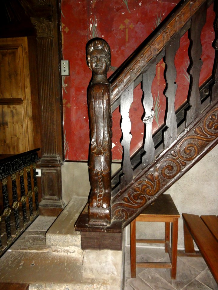 Arcangues sculpture balcon de l'église
