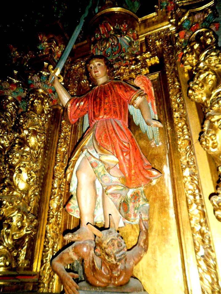 Arceniega - Santuario de Nuestra Señora de la Encina, interiores, retablo de N. S. del Rosario 5