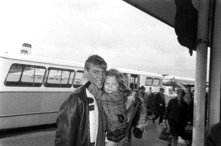 Ard Schenk met kind, Bestanddeelnr 920-2041
