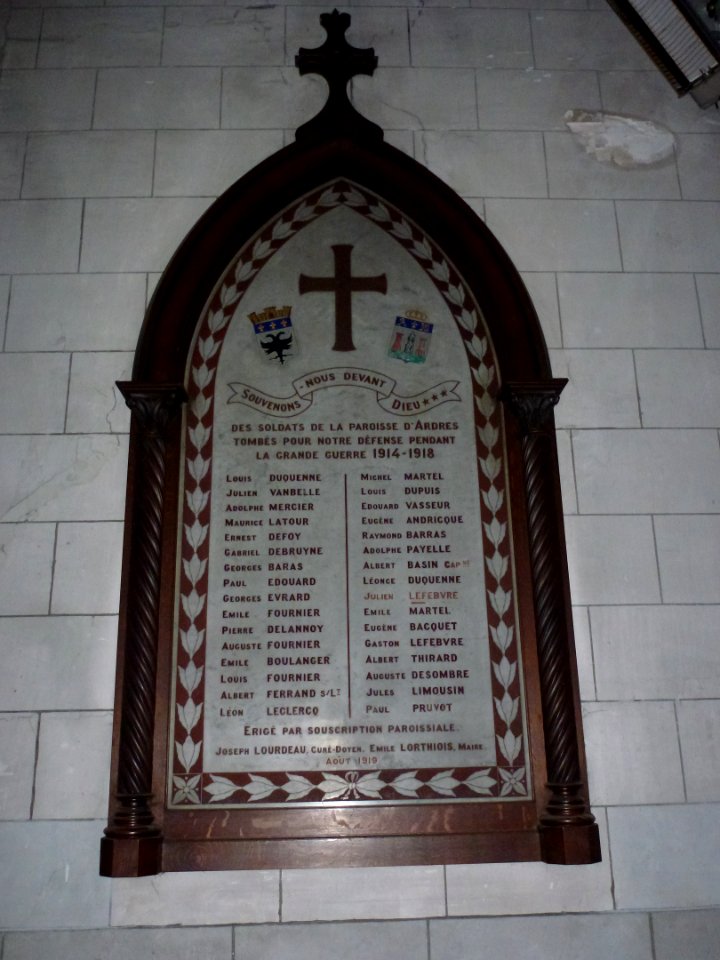 Ardres (Pas-de-Calais, Fr) église Notre-Dame-de-Grâces plaquette monument aux morts paroisse
