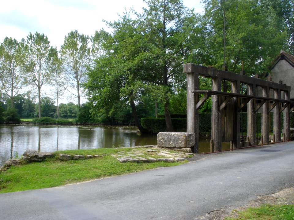 Ardentes (Indre) pont-écluse à Clavières