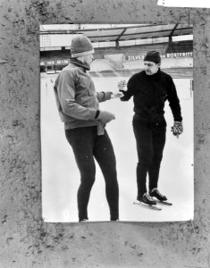 Ard Schenk (links) met trainer Anton Huiskes, Bestanddeelnr 917-4152