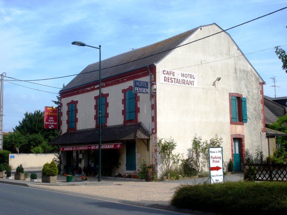 Ardentes (Indre) hôtel à Clavières (01)