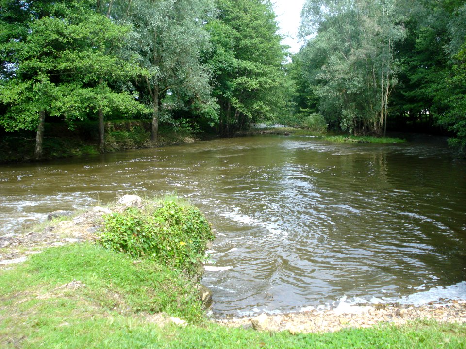 Ardentes (Indre) l'Indre à Clavières