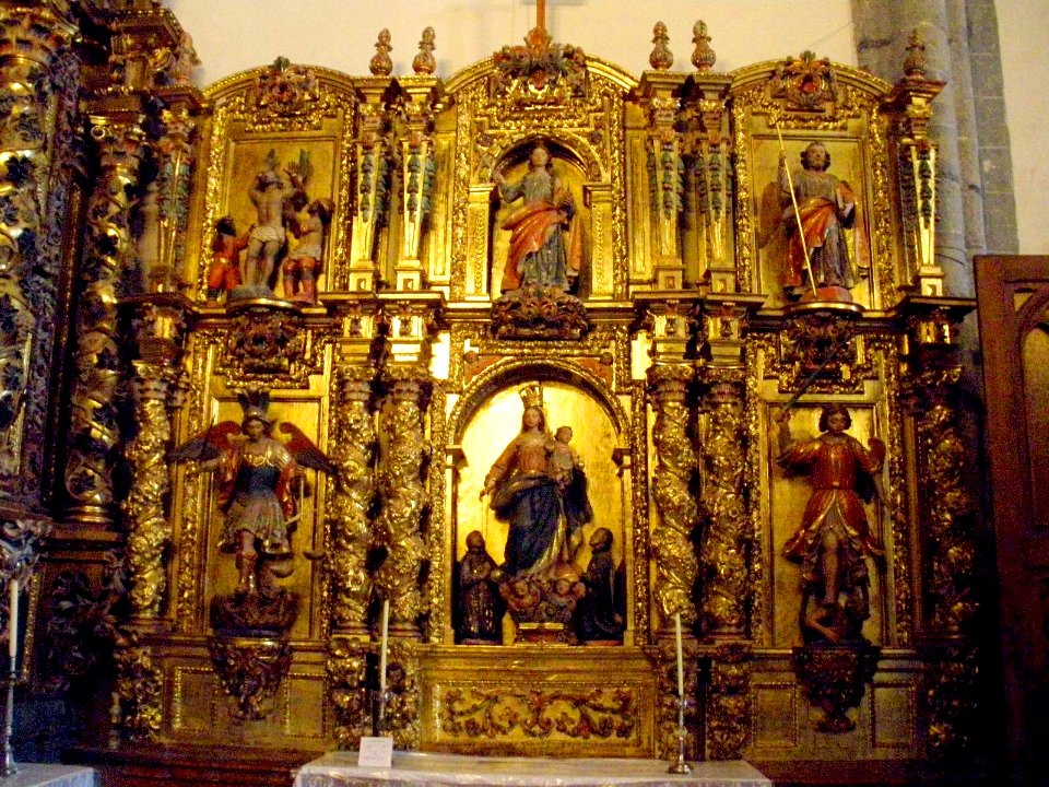 Arceniega - Santuario de Nuestra Señora de la Encina, interiores, retablo de N. S. del Rosario 1