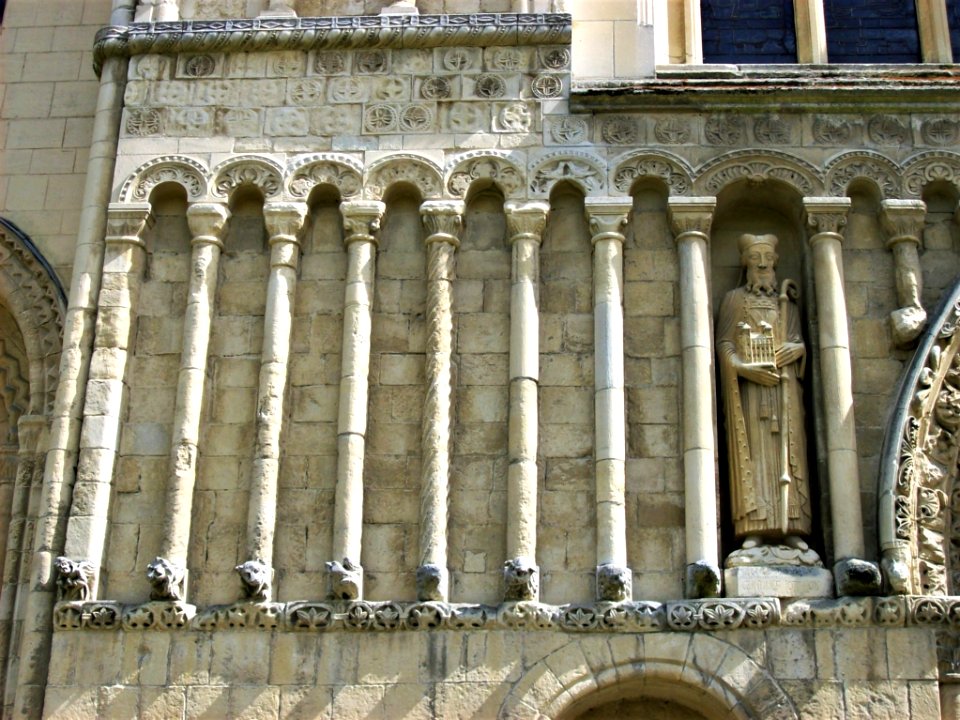 Arcade and statue, Rochester cathedral