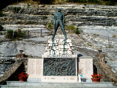 Arcevia monumento al partigiano