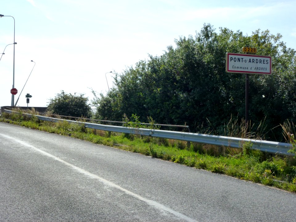Ardres (Pas-de-Calais) city limit sign Pont d'Ardres (01)