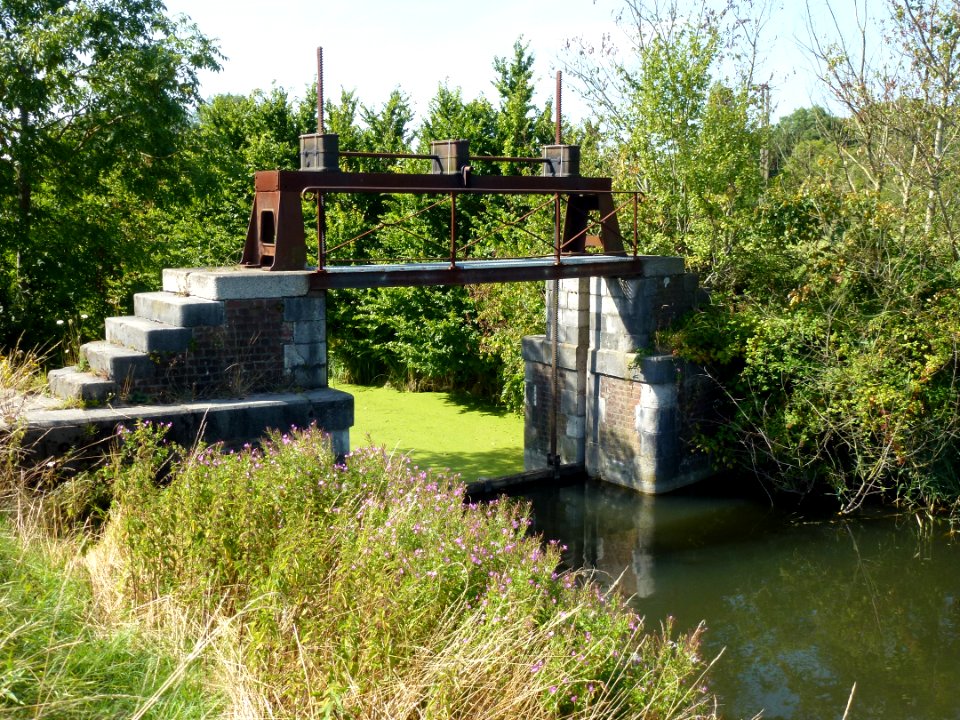 Ardres (Pas-de-Calais) La Cauchoise, petite écluse, canal des Trois Cornets