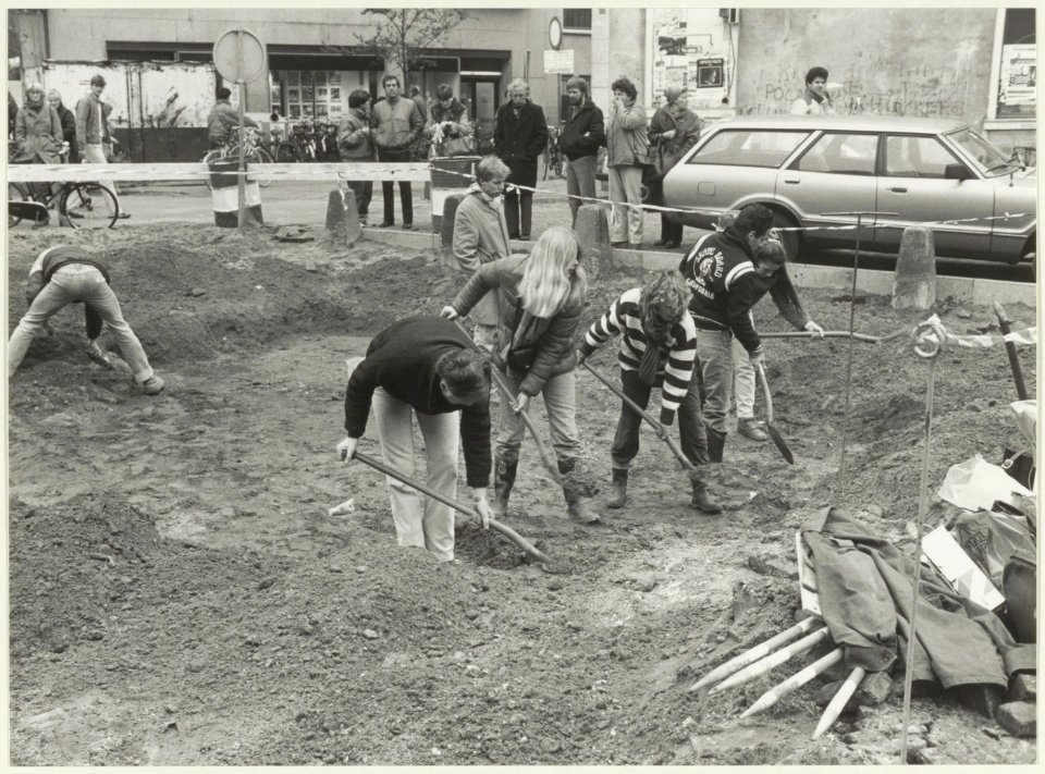 Archeologen op de Botermarkt., NL-HlmNHA 54021214