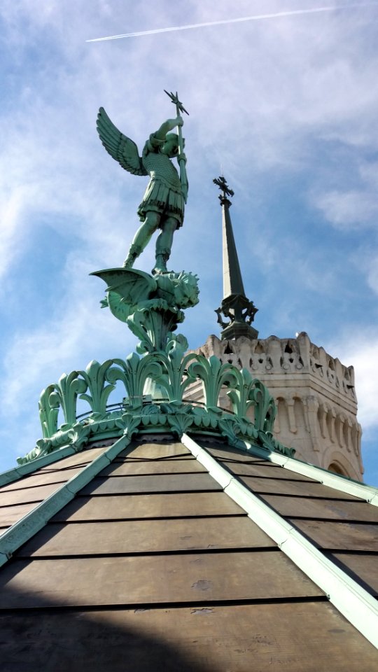Archange saint Michel, sur le toit de la Basilique Notre-Dame de Fourvière