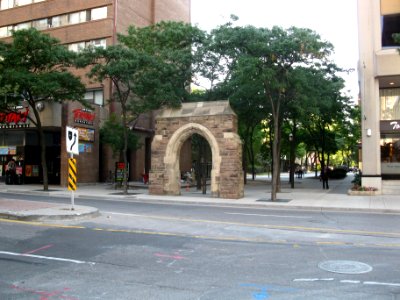 Arch on Yonge Street photo