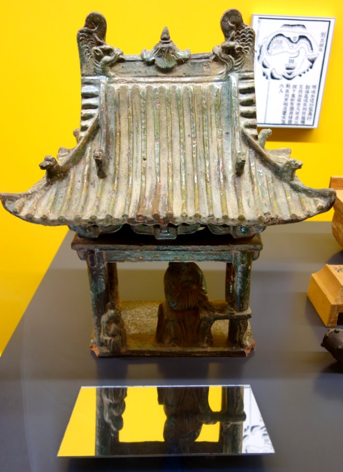 Architectural model of a pavilion, China, Northern Song dynasty, 960-1127 AD, glazed earthenware - Royal Ontario Museum - DSC03632