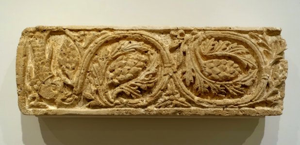 Architectural frieze with fish and vine srolls, cones, and acanthus leaves, Egypt, early 5th century AD, limestone - Sackler Museum - Harvard University - DSC01666