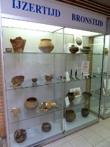 Archeologiemuseum Stein - Vitrine 3 - IJzertijd-Bronstijd photo