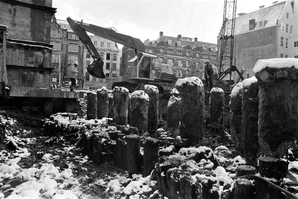 Archeologische dienst A'dam heeft aan Kalverstraat op plaats van voormalig Hotel, Bestanddeelnr 931-1949