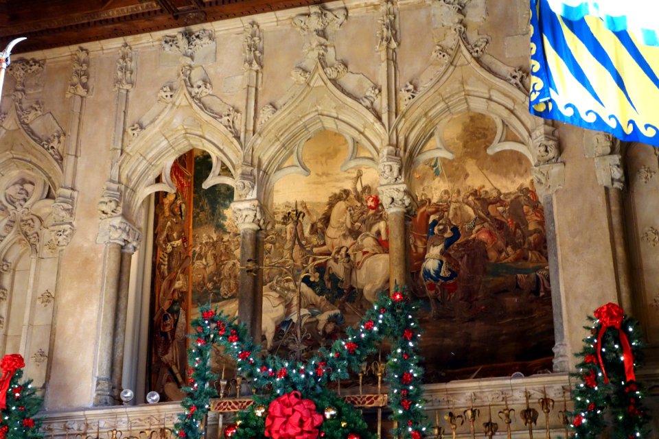 Arches with tapestry - Hearst Castle - DSC06272