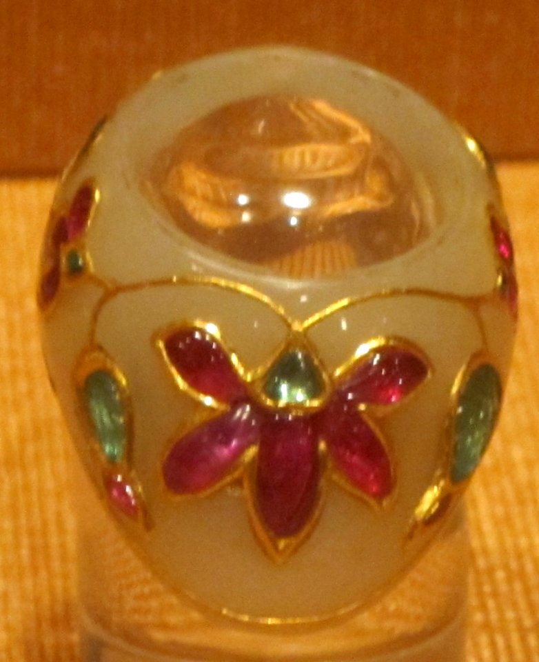 Archer's ring from India, Mughal period, 18th century, white jade, gold, rubies, emeralds and diamonds, HAA