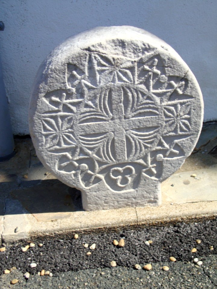 Arbonne (Pyr-Atl., Fr) relocated basque stele 4