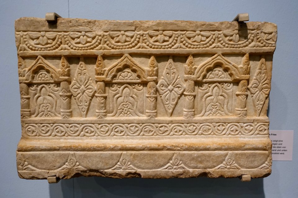 Architectural decoration, Afghanistan, Ghazni, 12th century AD, marble - Linden-Museum - Stuttgart, Germany - DSC03859