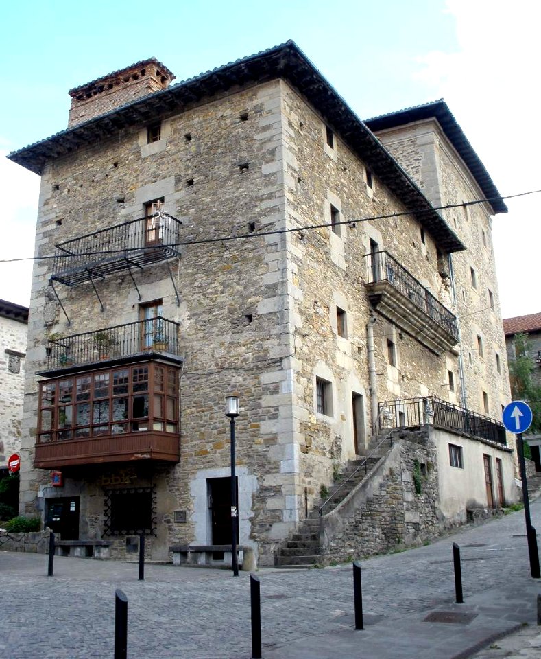 Arceniega - Torre y palacio de Ortiz de Molinillo de Velasco 01