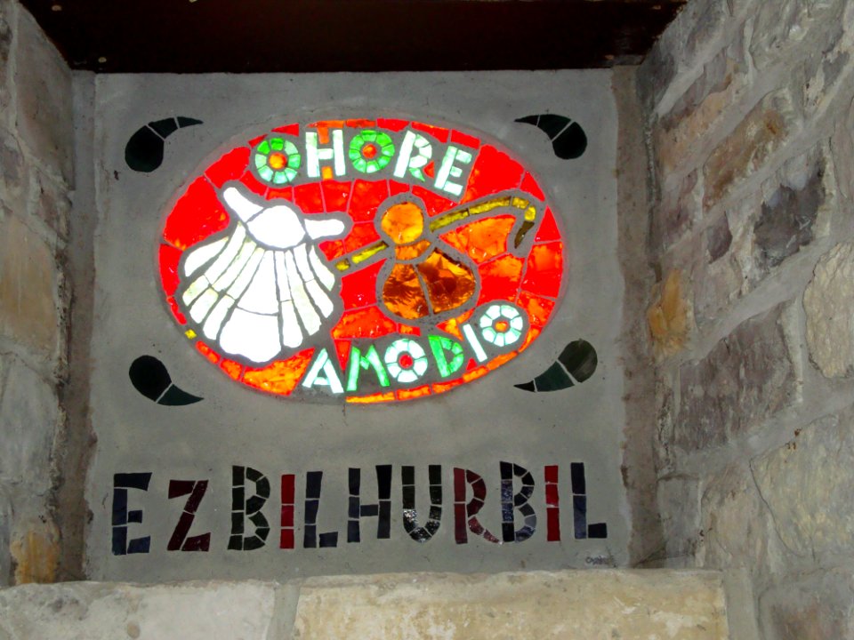 Arbonne (Pyr-Atl., Fr) stained glass window with basque texte