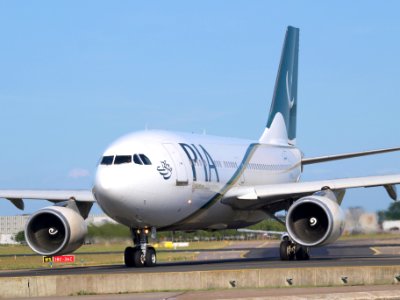 AP-BEG PIA Pakistan International Airlines Airbus A310-308 - cn 653 taxiing 21july2013 pic-002
