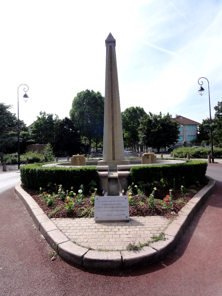 Antony (Hauts-de-Seine) obelisque Square Lexington