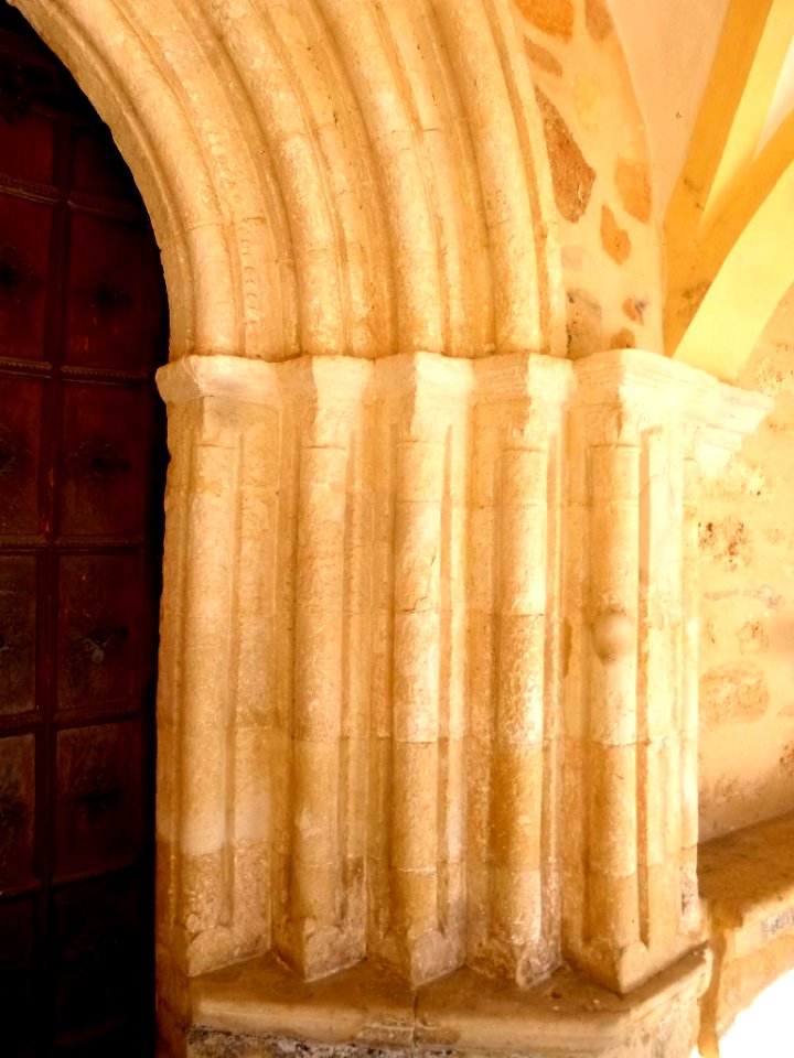 Apellániz - Iglesia de la Asunción de Nuestra Señora, portada tardorrománica 3