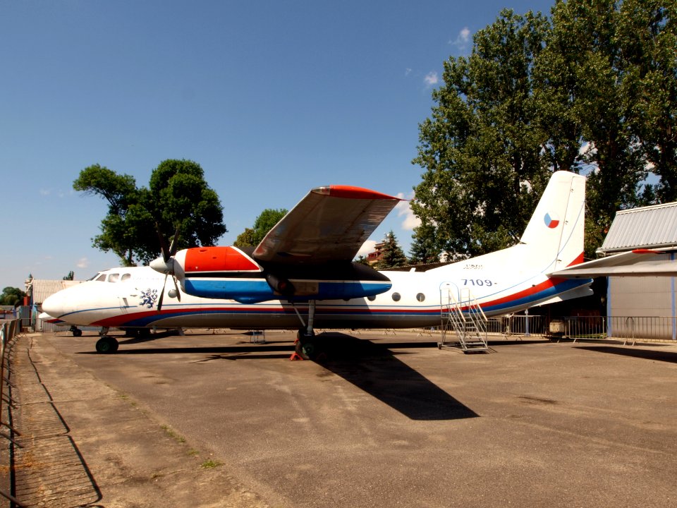 Antonov An-24 Coke pic2