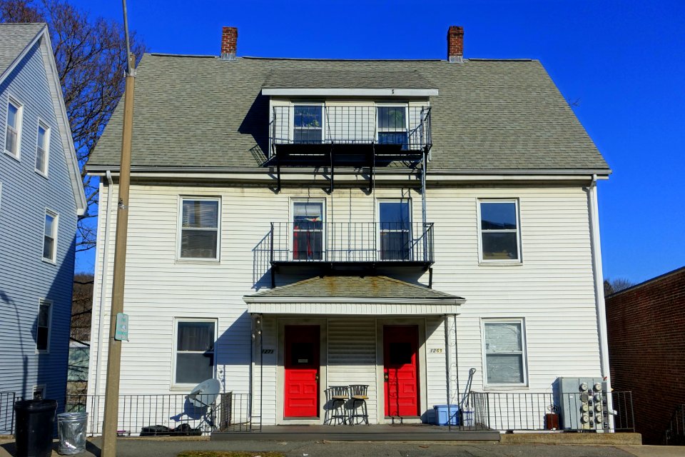 Apartment building - Arlington, MA - DSC06402