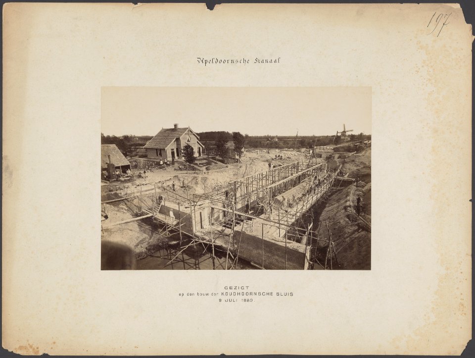 Apeldoornsche kanaal. Gezicht op de bouw der Koudhoornse sluis, Bestanddeelnr 132