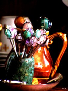 Apéritif En Couleur Avec Pierres De Couleurs (64711245)