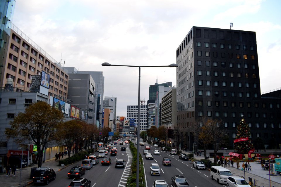Aoyama street from 青山3丁目 歩道橋, facing towards Gaienmae