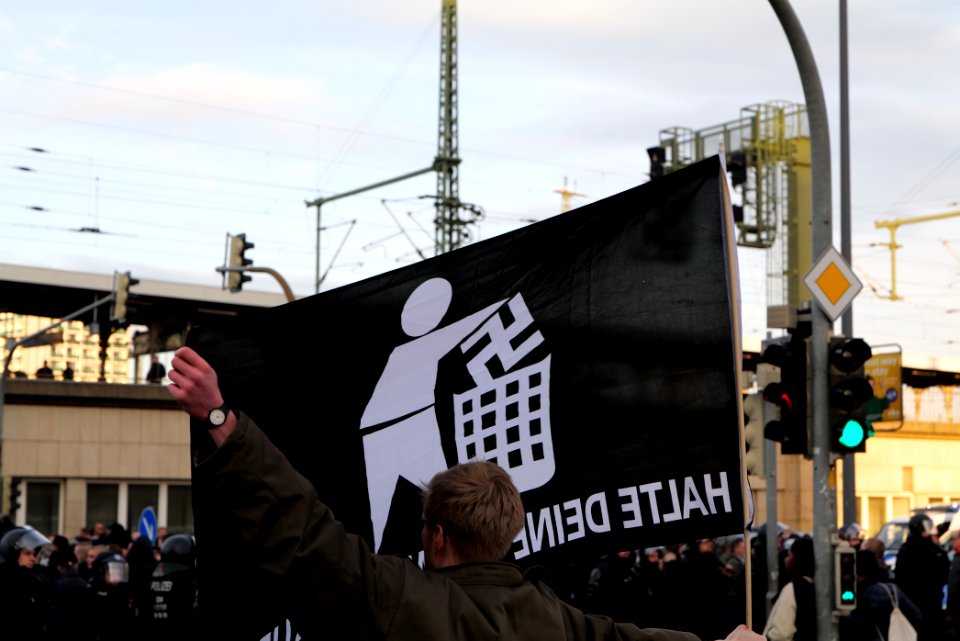 Antifascist protest in front of pro fascist protest Dresden 2020-02-15 22