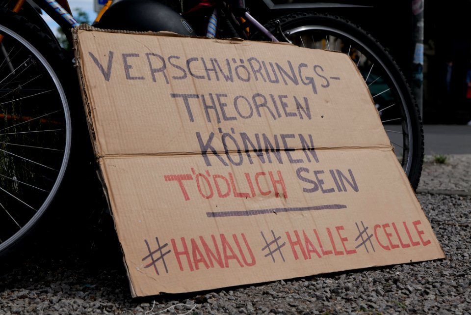 Antifascist protest next to Mauerpark Berlin 2020-05-30 12