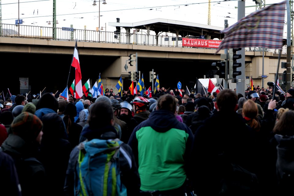 Antifascist protest in front of pro fascist protest Dresden 2020-02-15 27