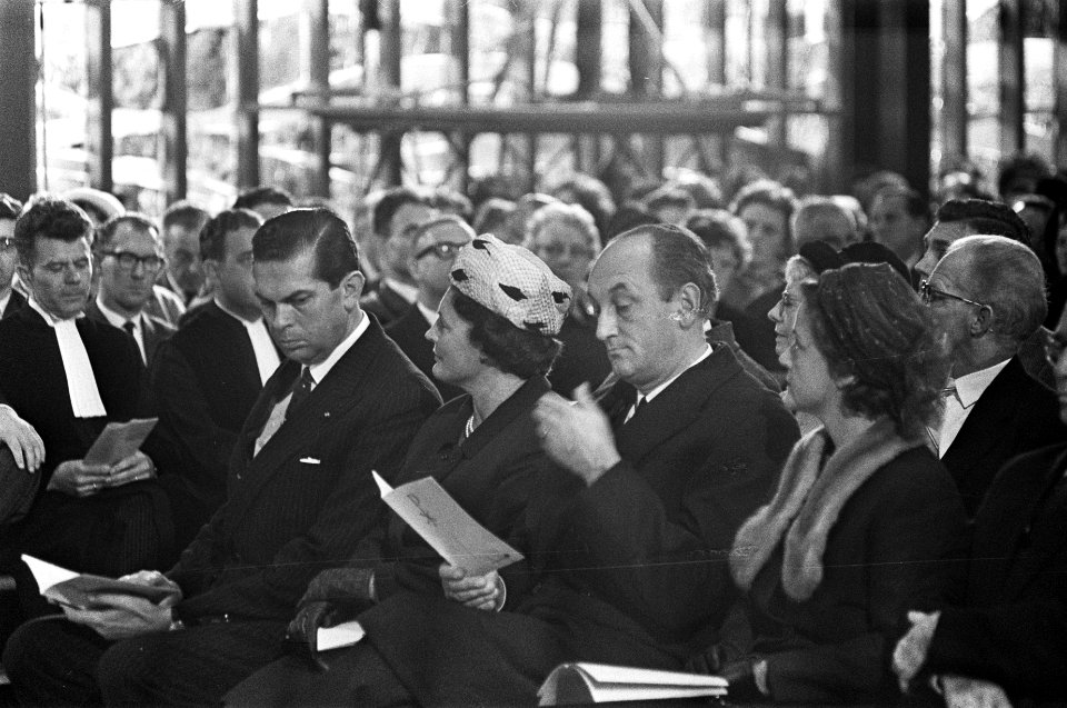 Antwoordkerk geopend te Hoogvliet, minister Biesheuvel minister Toxopeus, Bestanddeelnr 917-0183