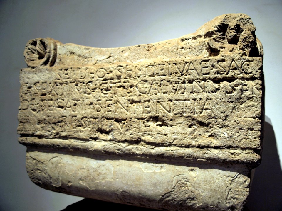 Antiquarium del Palatino, Altare al dio Ignoto pic2