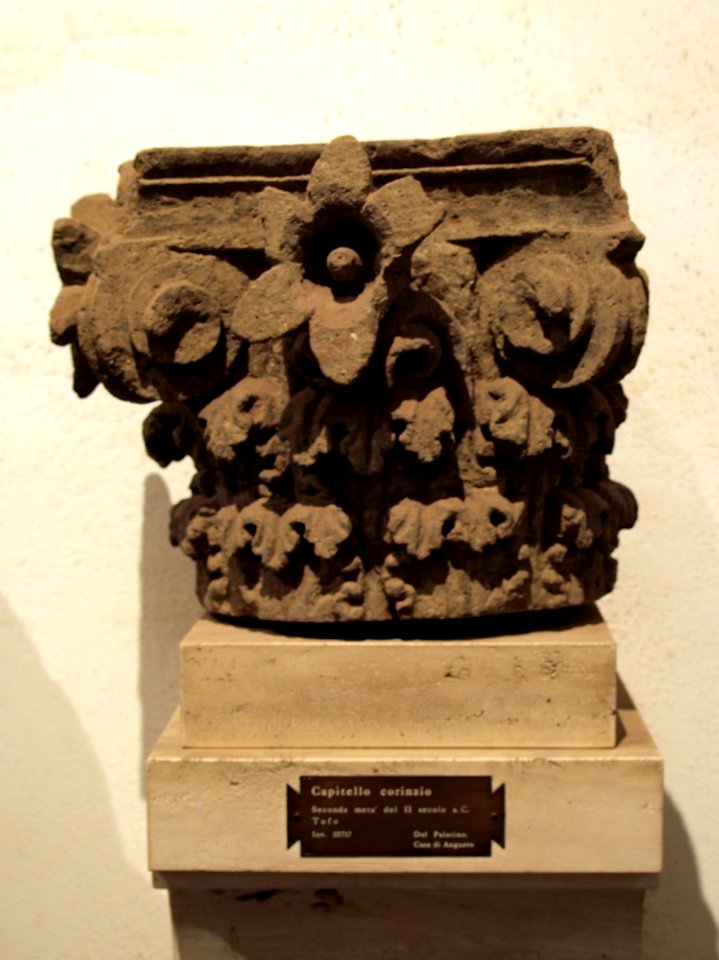 Antiquarium del Palatino, Capitello coriazio pic1