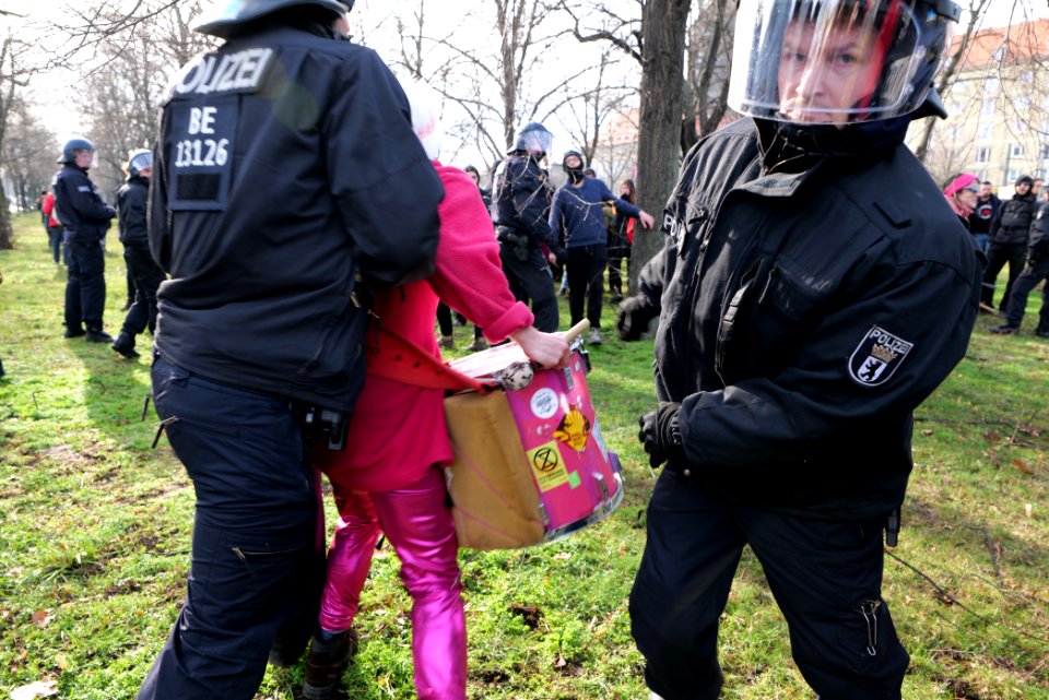 Antifascist protest Dresden 2020-02-15 blockade St. Petersburger Straße 13