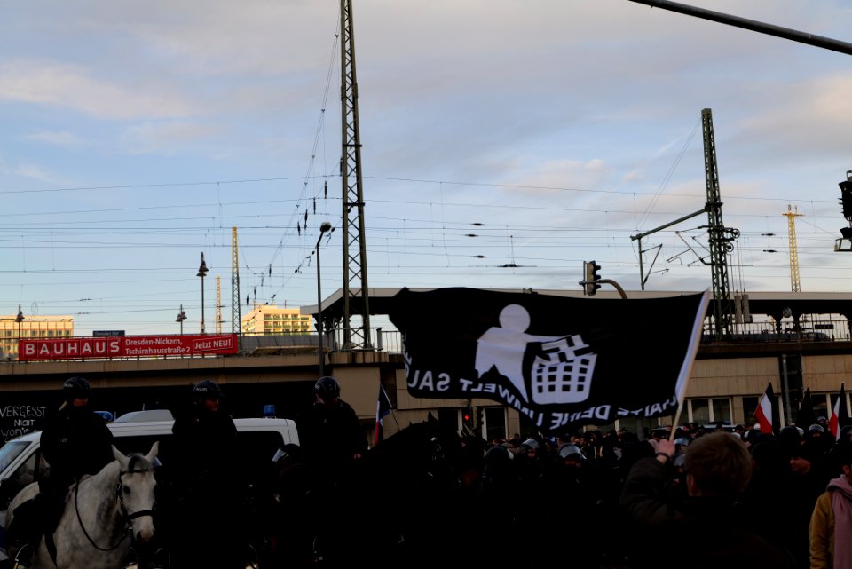 Antifascist protest in front of pro fascist protest Dresden 2020-02-15 24