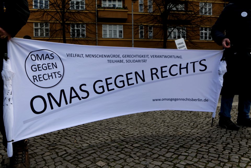 Antifascist protest Berlin Rosa-Luxemburg-Platz 2021-03-28 09