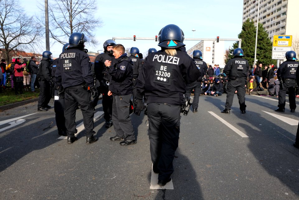 Antifascist protest Dresden 2020-02-15 blockade St. Petersburger Straße 21