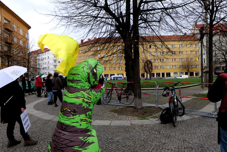 Antifascist protest Berlin Rosa-Luxemburg-Platz 2021-03-28 17