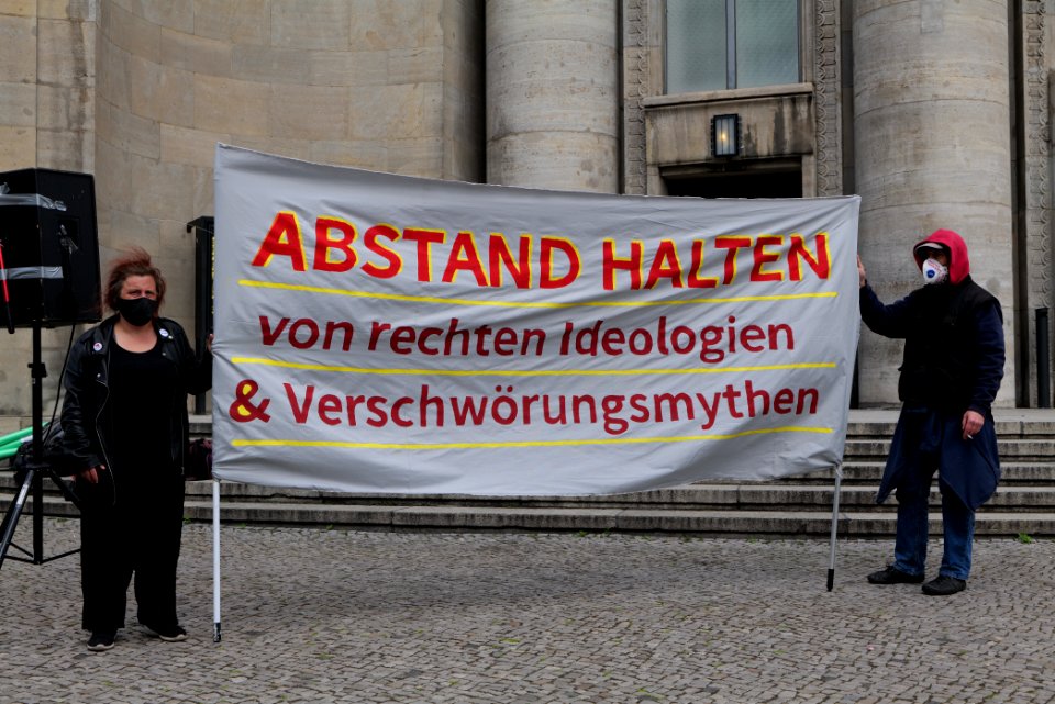 Antifascists on Rosa-Luxemburg-Platz Berlin 2020-05-16 14