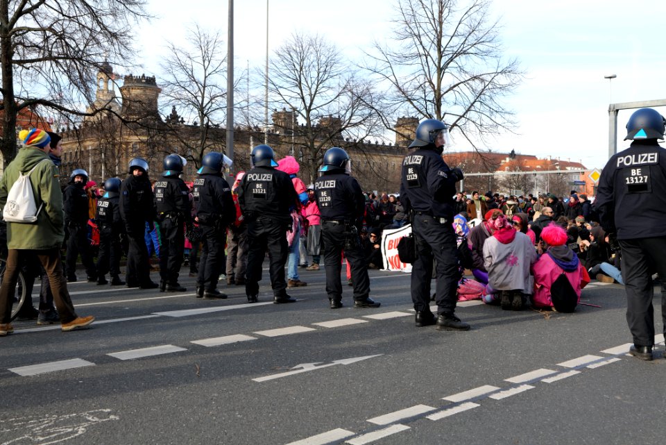 Antifascist protest Dresden 2020-02-15 blockade St. Petersburger Straße 25